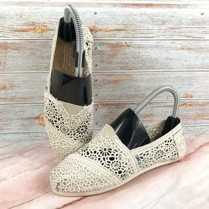 Toms Lace Flats in Ivory size 5 EUC